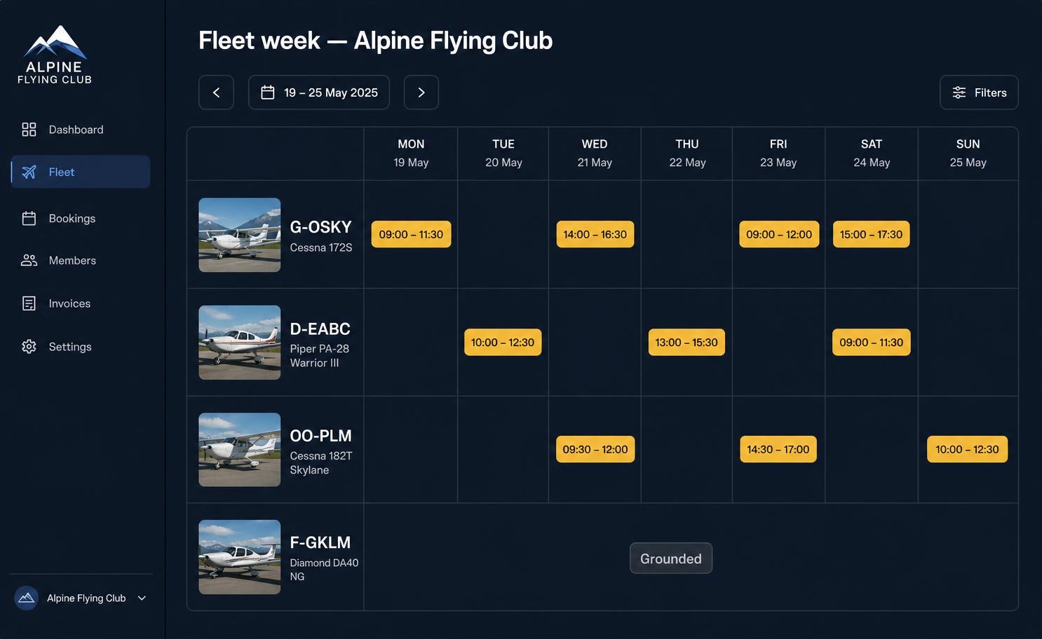 Club fleet week view with one row per aircraft and seven day columns